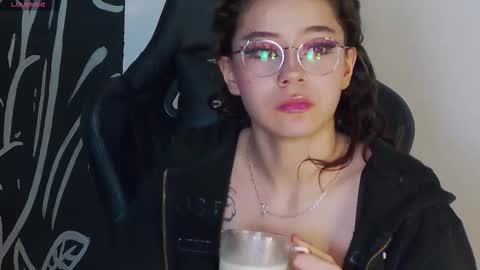 Snapshot of ravennmoonn chatting on 11, 10, 2025 Raven online show from 11, 10, 2025