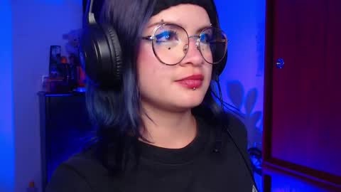 Snapshot of raventh_ chatting on 21, 12, 2025 raventh_ online show from 21, 12, 2025