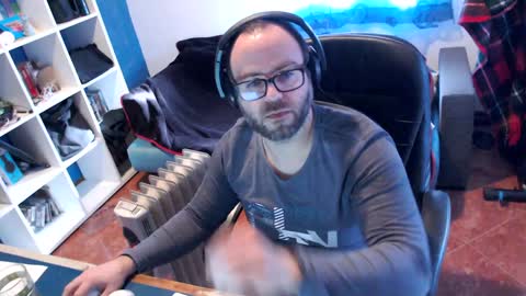 ravingr3d3 online show from 4, 2, 2025