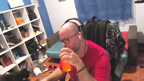 ravingr3d3 online show from 11, 9, 2025