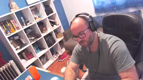 ravingr3d3 online show from 20, 9, 2025