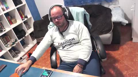 ravingr3d3 online show from 12, 11, 2025