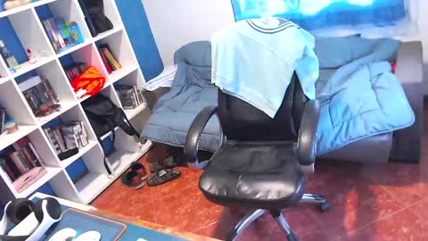 ravingr3d3 online show from 8, 5, 2026