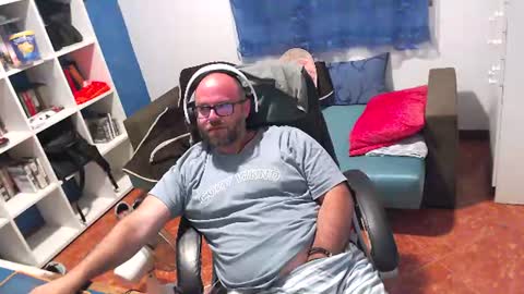 ravingr3d3 online show from 10, 6, 2026