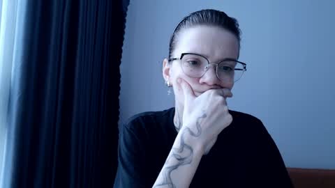 Ray-Ray online show from 7, 4, 2026