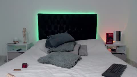 Snapshot of ray_weed chatting on 23, 12, 2025 Ray online show from 23, 12, 2025