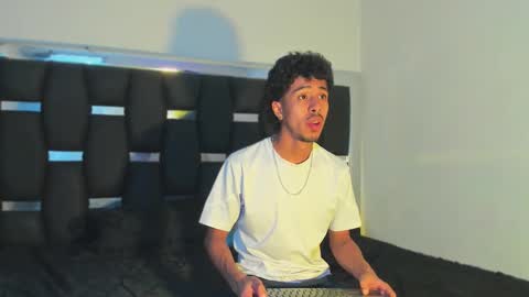 Snapshot of raydevil_ chatting on 18, 1, 2026 Rayn online show from 18, 1, 2026