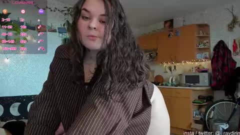 Snapshot of raydirin chatting on 24, 9, 2025 Ray online show from 24, 9, 2025