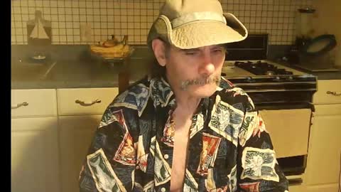 Snapshot of raylene4u2 chatting on 8, 10, 2025 Ray online show from 8, 10, 2025