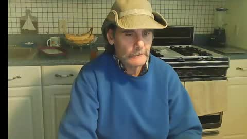 Snapshot of raylene4u2 chatting on 10, 10, 2025 Ray online show from 10, 10, 2025