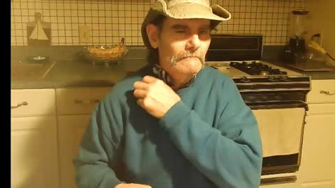 Snapshot of raylene4u2 chatting on 13, 10, 2025 Ray online show from 13, 10, 2025