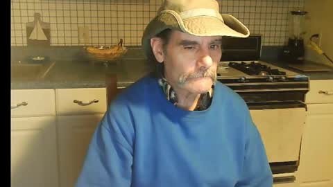 Snapshot of raylene4u2 chatting on 15, 10, 2025 Ray online show from 15, 10, 2025
