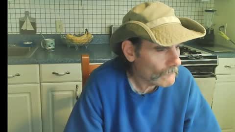 Snapshot of raylene4u2 chatting on 21, 10, 2025 Ray online show from 21, 10, 2025