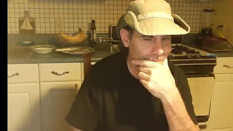 Snapshot of raylene4u2 chatting on 22, 10, 2025 Ray online show from 22, 10, 2025