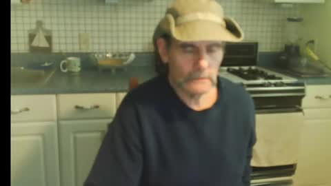 Snapshot of raylene4u2 chatting on 26, 10, 2025 Ray online show from 26, 10, 2025