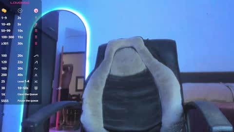 Felipe independent model online show from 20, 9, 2025