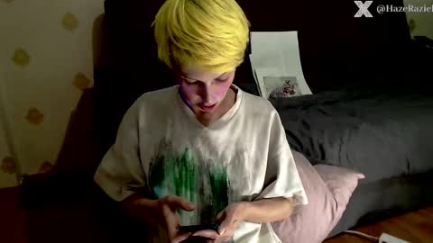 Snapshot of raziel_haze chatting on 10, 9, 2025  Yrriel Strife Candy-Demon Caveboy mr. Cringe   online show from 10, 9, 2025