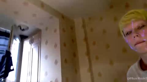 Snapshot of raziel_haze chatting on 18, 9, 2025  Yrriel Strife Candy-Demon Caveboy mr. Cringe   online show from 18, 9, 2025