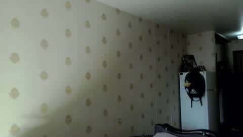 Snapshot of raziel_haze chatting on 25, 10, 2025  Yrriel Strife Candy-Demon Caveboy mr. Cringe   online show from 25, 10, 2025