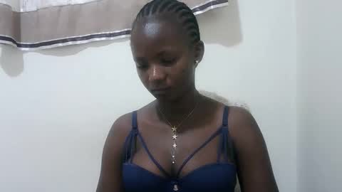 Snapshot of realqueen_ chatting on 12, 10, 2025 queen online show from 12, 10, 2025