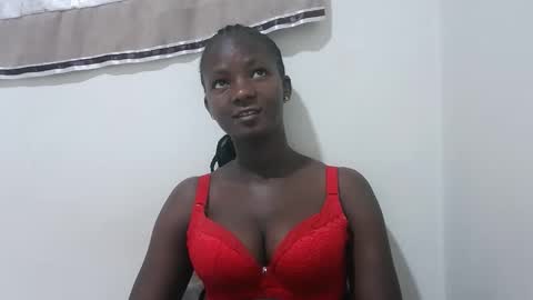 Snapshot of realqueen_ chatting on 17, 10, 2025 queen online show from 17, 10, 2025