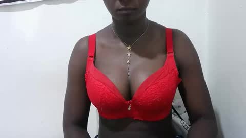 Snapshot of realqueen_ chatting on 20, 10, 2025 queen online show from 20, 10, 2025