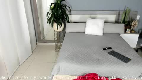 Snapshot of rebeca_cortez1 chatting on 11, 2, 2026 I invite you to my birthday on November 3th online show from 11, 2, 2026