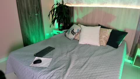 Snapshot of rebeca_cortez1 chatting on 17, 3, 2026 I invite you to my birthday on November 3th online show from 17, 3, 2026