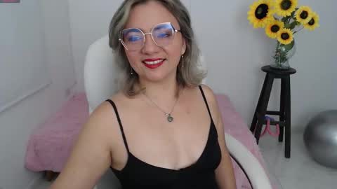 Snapshot of rebeca_milf chatting on 23, 9, 2025 REBECA online show from 23, 9, 2025