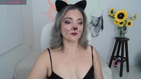 Snapshot of rebeca_milf chatting on 2, 11, 2025 REBECA online show from 2, 11, 2025