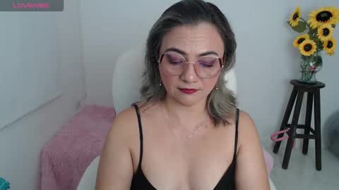Snapshot of rebeca_milf chatting on 15, 11, 2025 REBECA online show from 15, 11, 2025