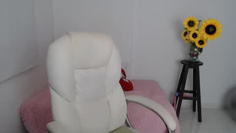 Snapshot of rebeca_milf chatting on 24, 11, 2025 REBECA online show from 24, 11, 2025