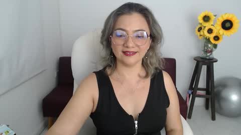 Snapshot of rebeca_milf chatting on 4, 12, 2025 REBECA online show from 4, 12, 2025