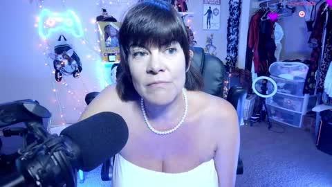 Rebecca Love online show from 28, 11, 2025