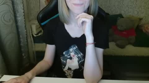 Snapshot of rebesaolset chatting on 9, 10, 2025 RebesaOlset online show from 9, 10, 2025