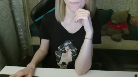 Snapshot of rebesaolset chatting on 5, 12, 2025 RebesaOlset online show from 5, 12, 2025