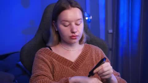 Snapshot of red_queeen chatting on 19, 10, 2025 QUEEN OF EVIL online show from 19, 10, 2025