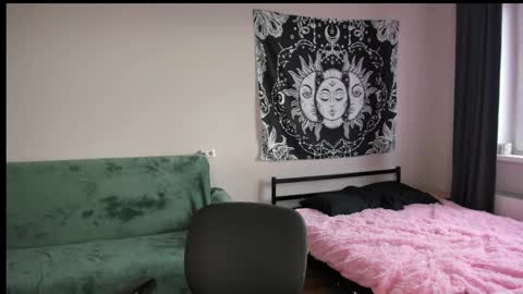 Erika online show from 7, 11, 2025