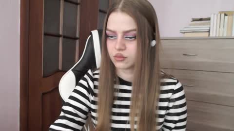 Lily online show from 3, 5, 2026