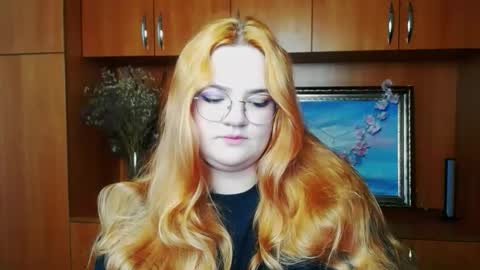 Snapshot of redhotqueen1 chatting on 8, 5, 2026 Rina online show from 8, 5, 2026
