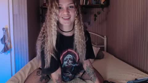 Snapshot of redmoonhead chatting on 14, 5, 2026 Ana online show from 14, 5, 2026