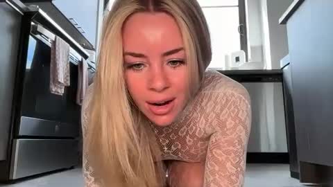 Snapshot of reecemarie chatting on 22, 9, 2025 Reece Marie online show from 22, 9, 2025