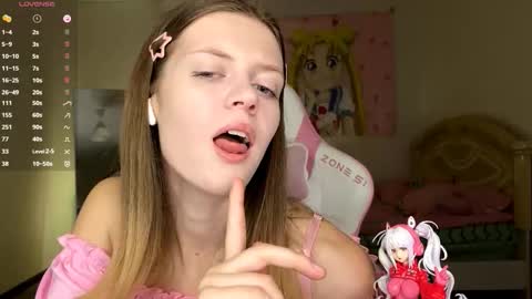 Snapshot of regeniastetson chatting on 23, 10, 2025 Lucy online show from 23, 10, 2025