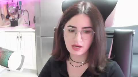Snapshot of regina_glow chatting on 4, 8, 2026 regina_glow online show from 4, 8, 2026