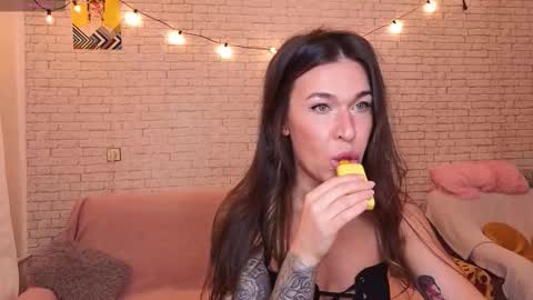 ReginaHawkinss online show from 9, 10, 2025