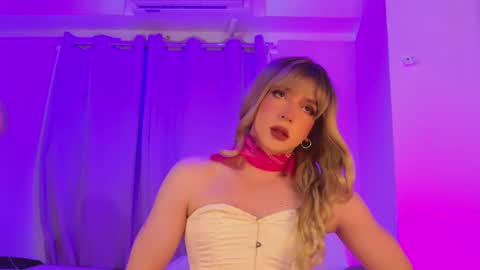 Snapshot of reginarose chatting on 3, 10, 2025 reginarose online show from 3, 10, 2025