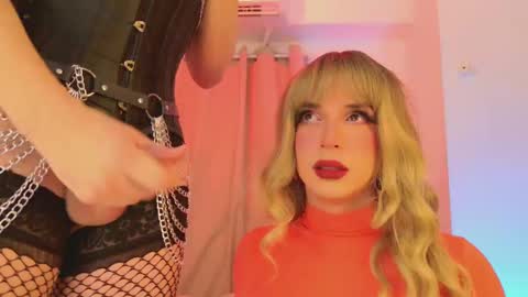 Snapshot of reginarose chatting on 17, 10, 2025 reginarose online show from 17, 10, 2025