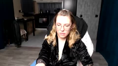 Snapshot of reginasmilee chatting on 20, 9, 2025 Regina online show from 20, 9, 2025