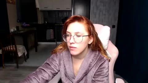 Snapshot of reginasmilee chatting on 19, 10, 2025 Regina online show from 19, 10, 2025