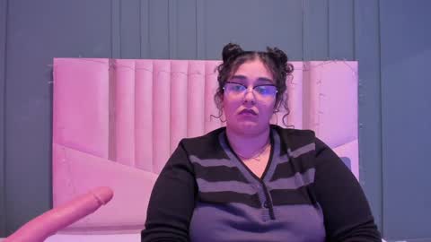 reginavegaa online show from 4, 2, 2025